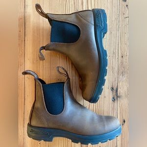 Blundstone boots women’s brown